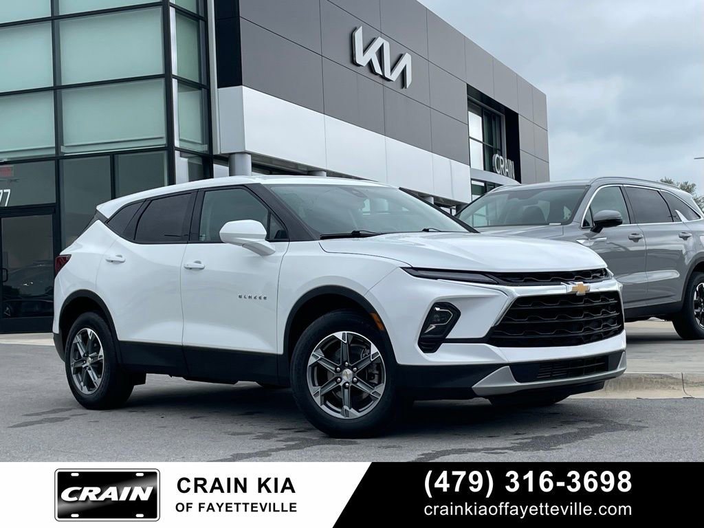 Used 2025 Chevrolet Blazer LT AWD/4WD image 1