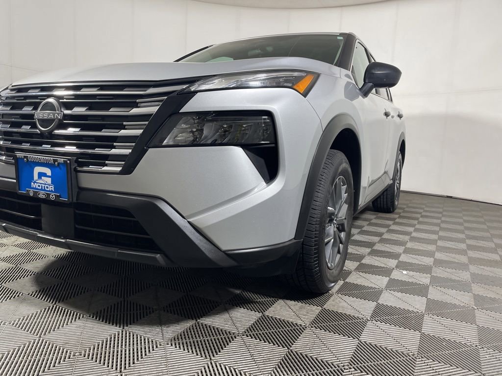 Used 2024 Nissan Rogue S FWD image 25