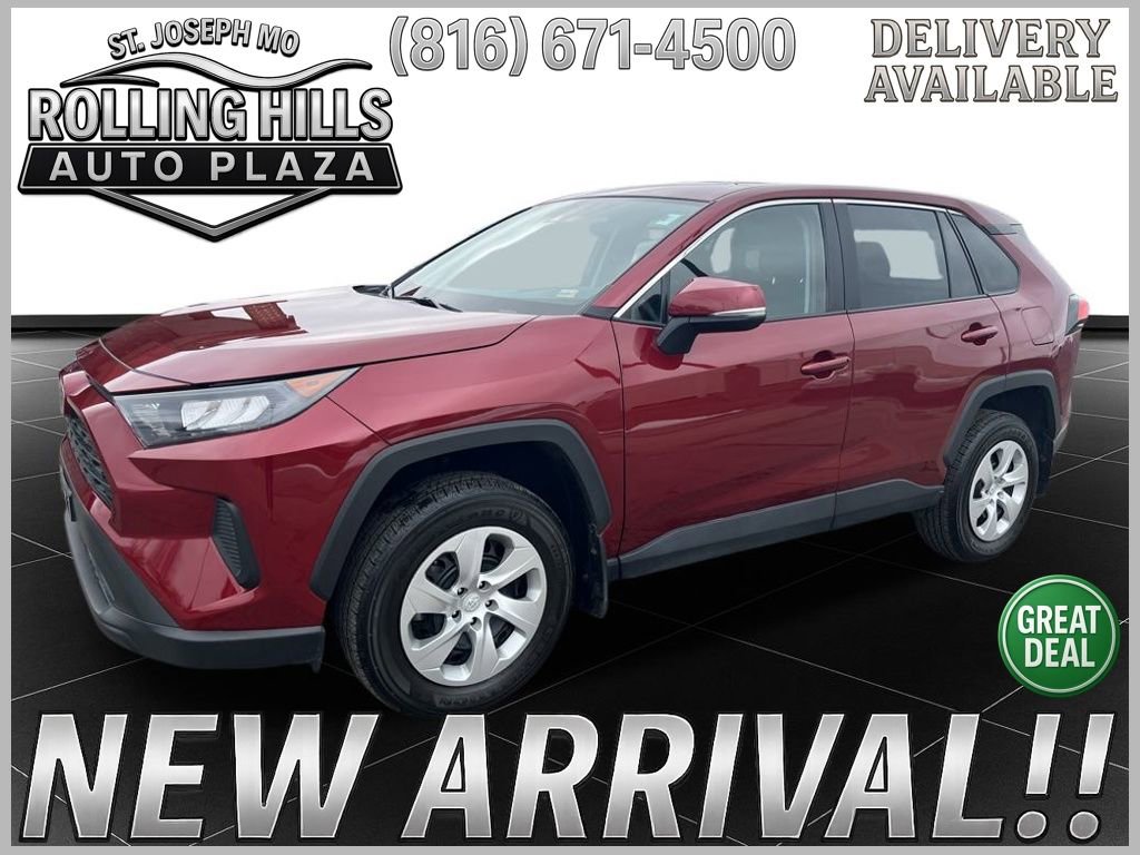 Used 2022 Toyota RAV4 LE image 1