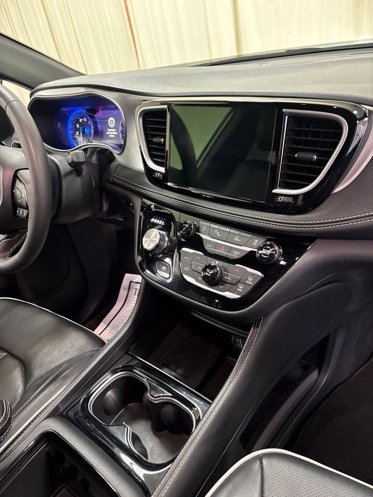 Used 2025 Chrysler Pacifica Limited FWD image 25