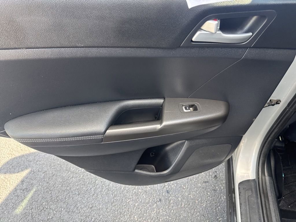Used 2021 Kia Sportage LX image 12