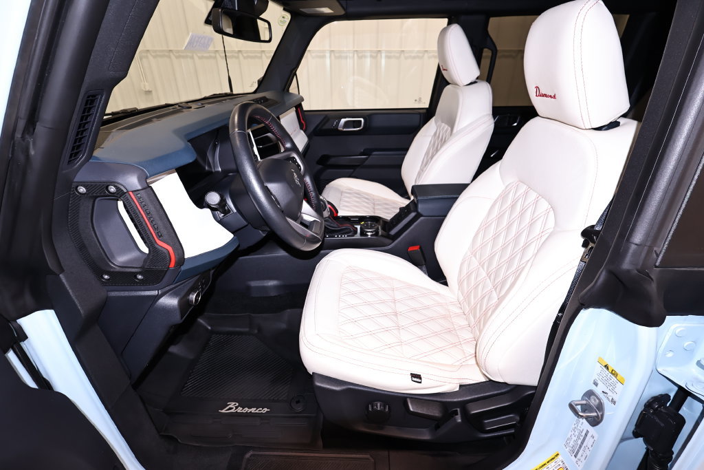 Used 2025 Ford Bronco Heritage Edition AWD/4WD image 12