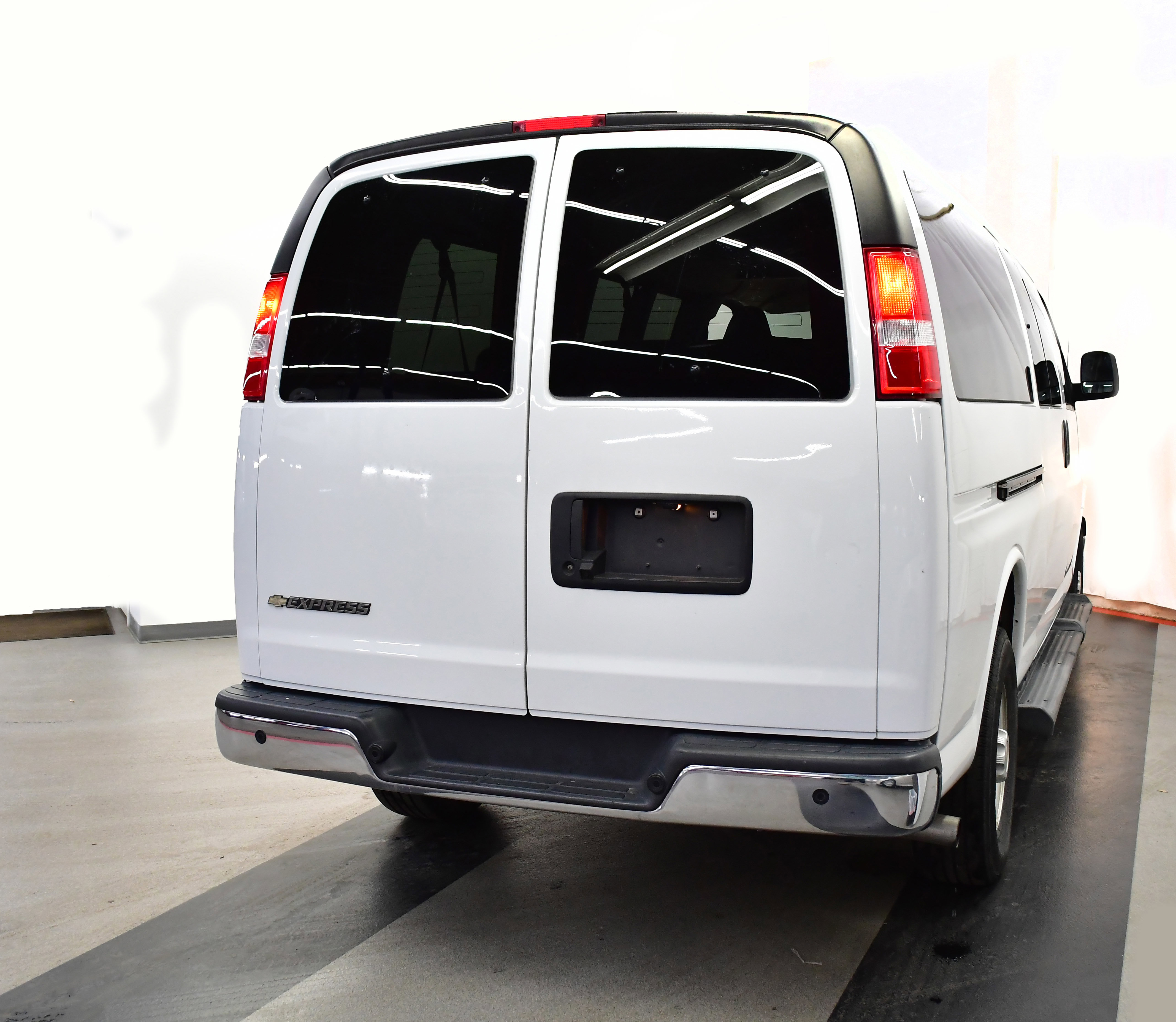 Used 2023 Chevrolet Express 3500 LT w/ LT Preferred Equipment Group image 13