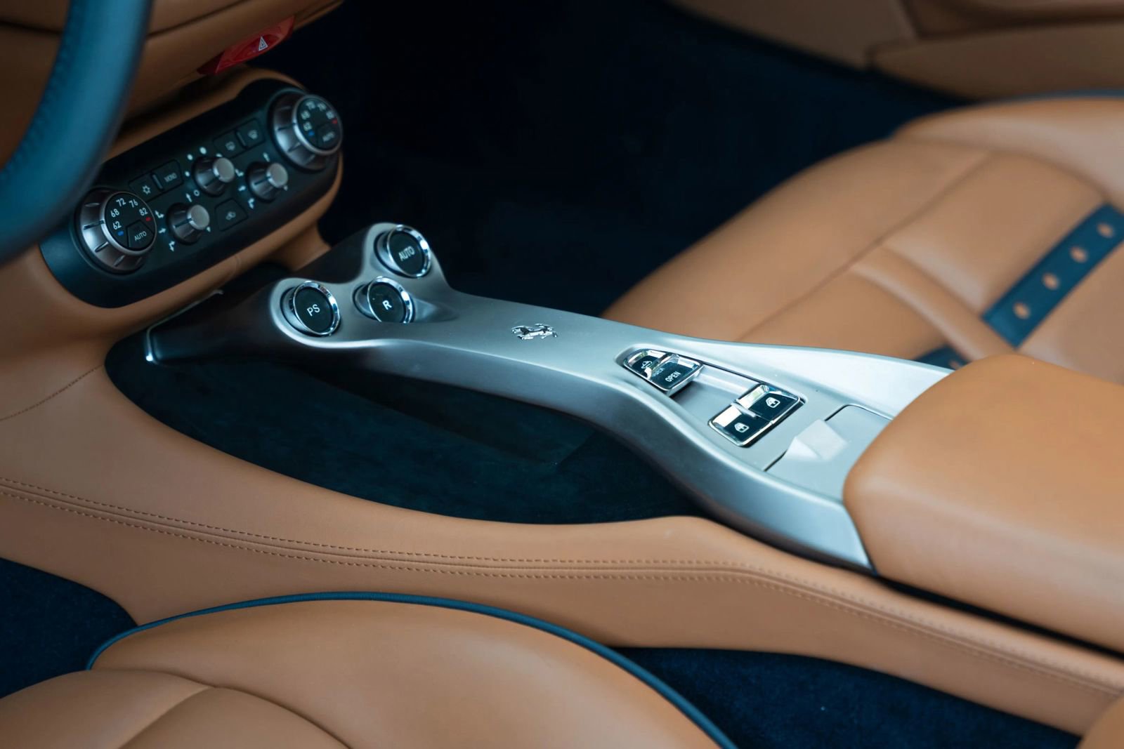 Used 2010 Ferrari California RWD image 33