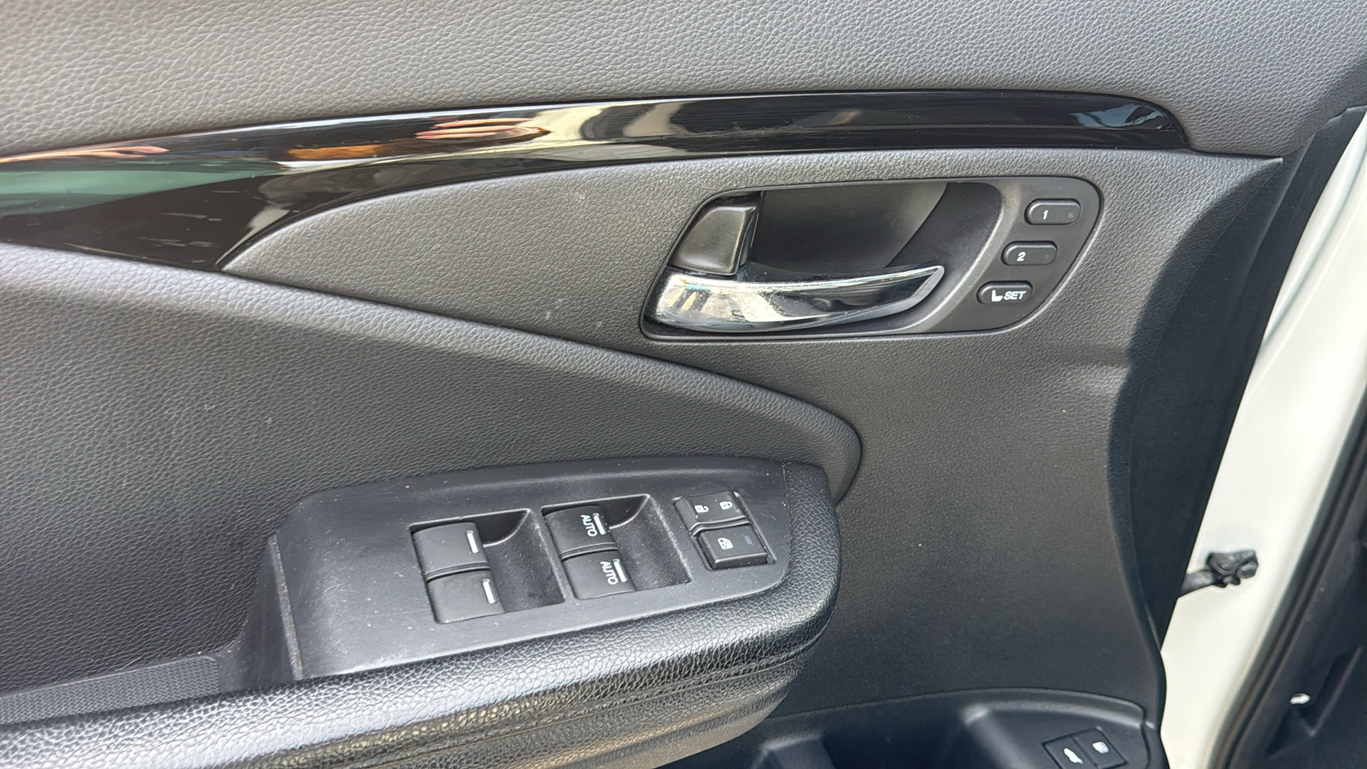 Used 2017 Honda Pilot Elite image 11