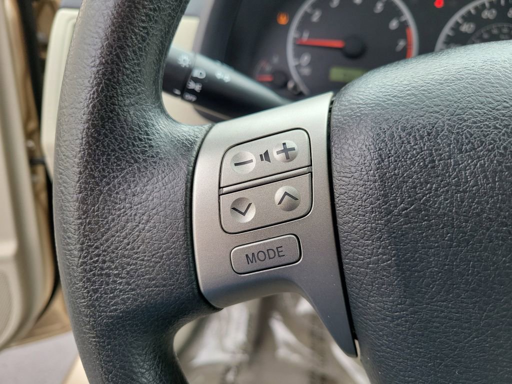Used 2013 Toyota Corolla LE image 25