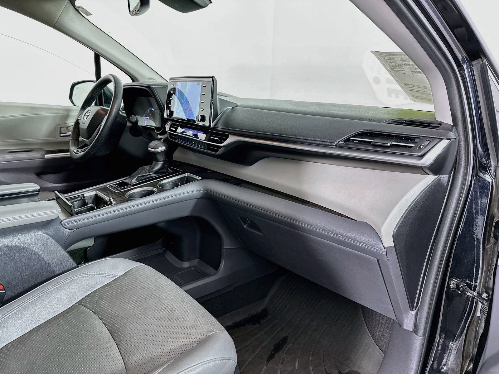 Used 2022 Toyota Sienna Limited AWD/4WD image 31