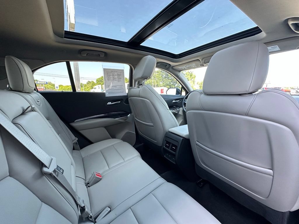 Used 2022 Cadillac XT4 Luxury w/ Cold Weather Package FWD image 20