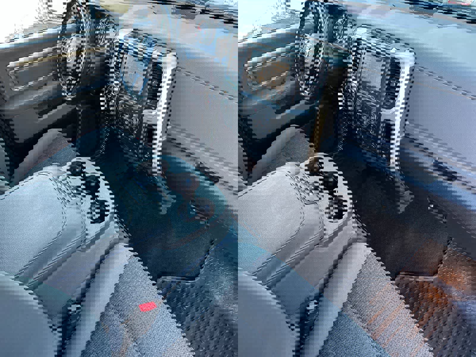 Used 2014 RAM 1500 Outdoorsman image 15