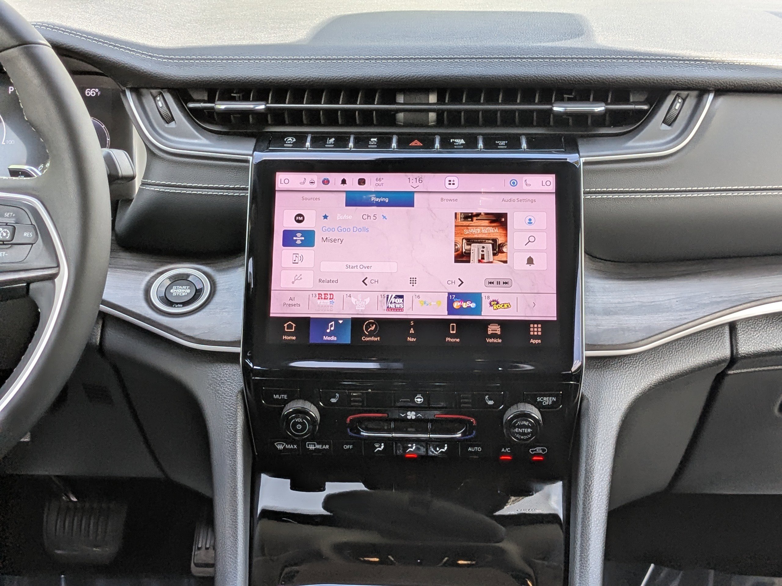 Used 2023 Jeep Grand Cherokee Limited image 16