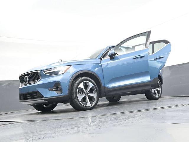 Used 2024 Volvo XC40 B5 Plus AWD/4WD image 42