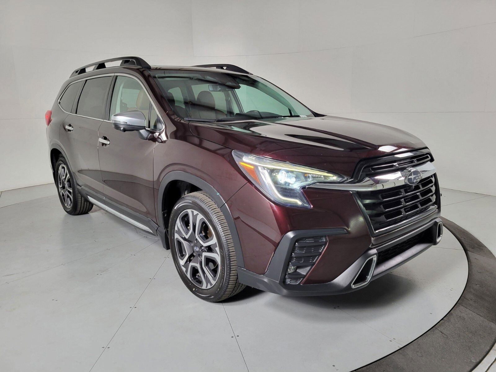 Used 2023 Subaru Ascent Touring image 2