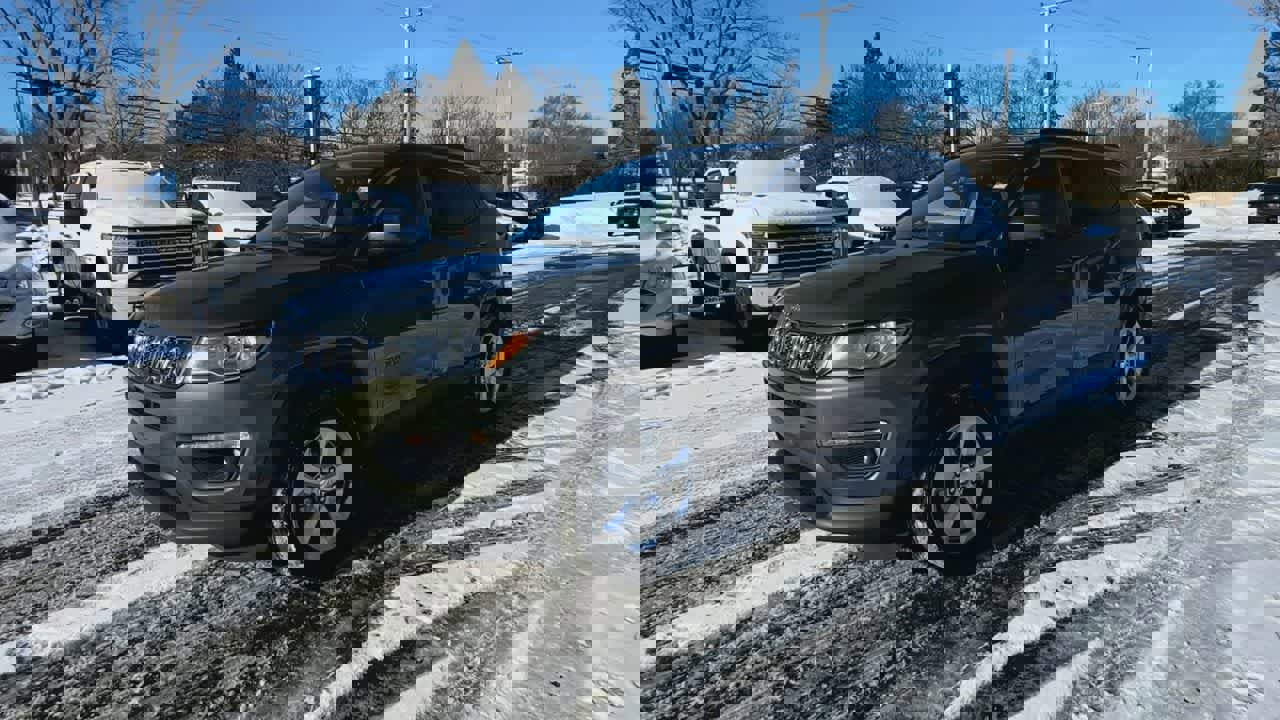 Used 2018 Jeep Compass Latitude w/ Cold Weather Group image 4