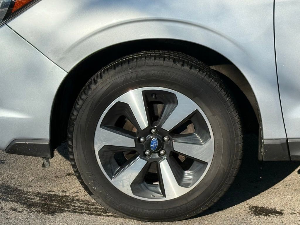 Used 2017 Subaru Forester 2.5i Limited AWD/4WD image 9
