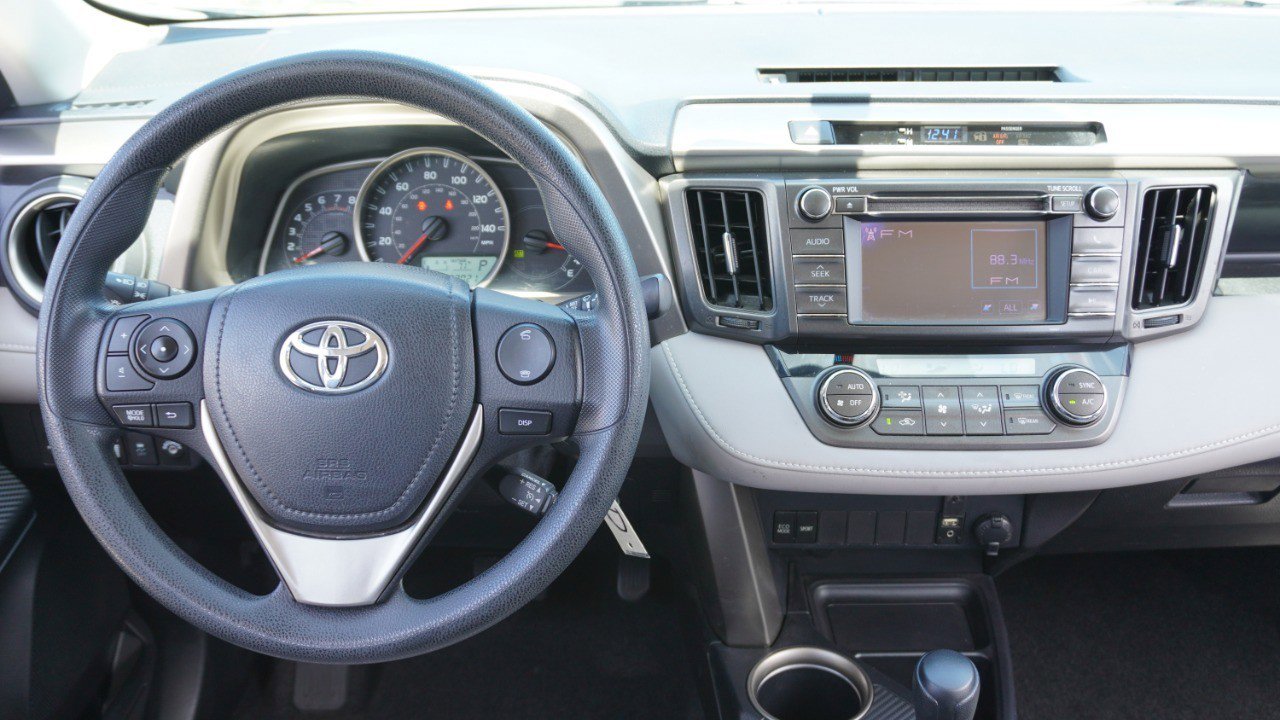 Used 2013 Toyota RAV4 XLE image 27