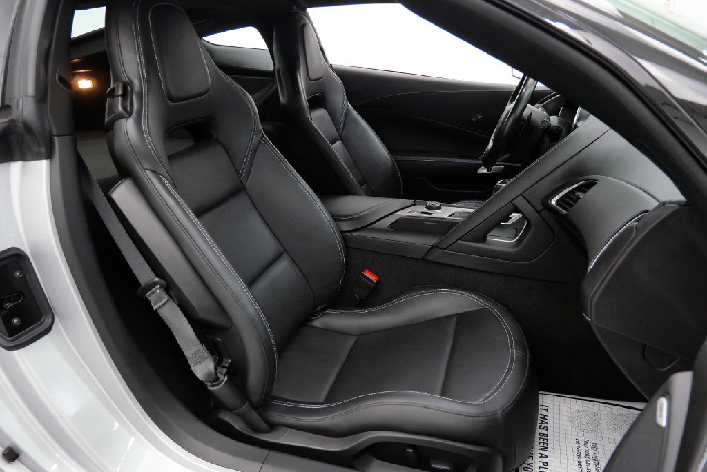 Used 2019 Chevrolet Corvette Stingray Coupe w/ 1LT RWD image 18