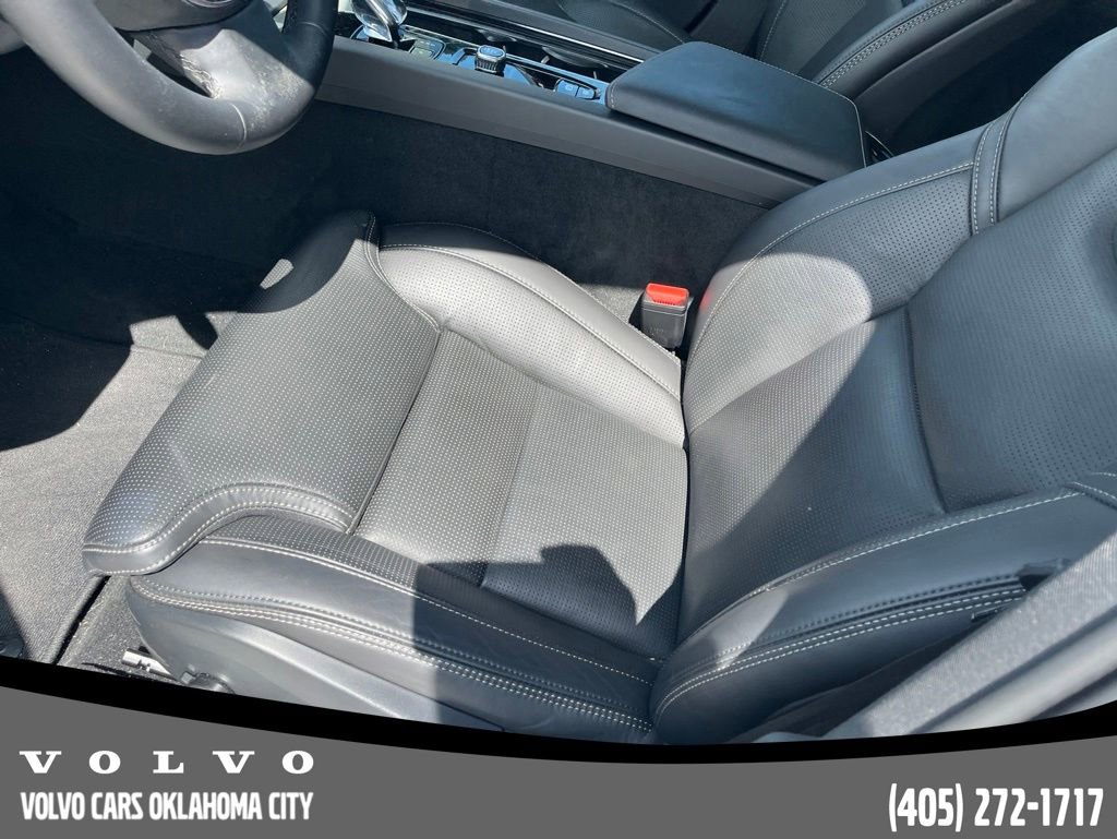 Used 2025 Volvo V60 B5 Cross Country Ultra AWD/4WD image 9