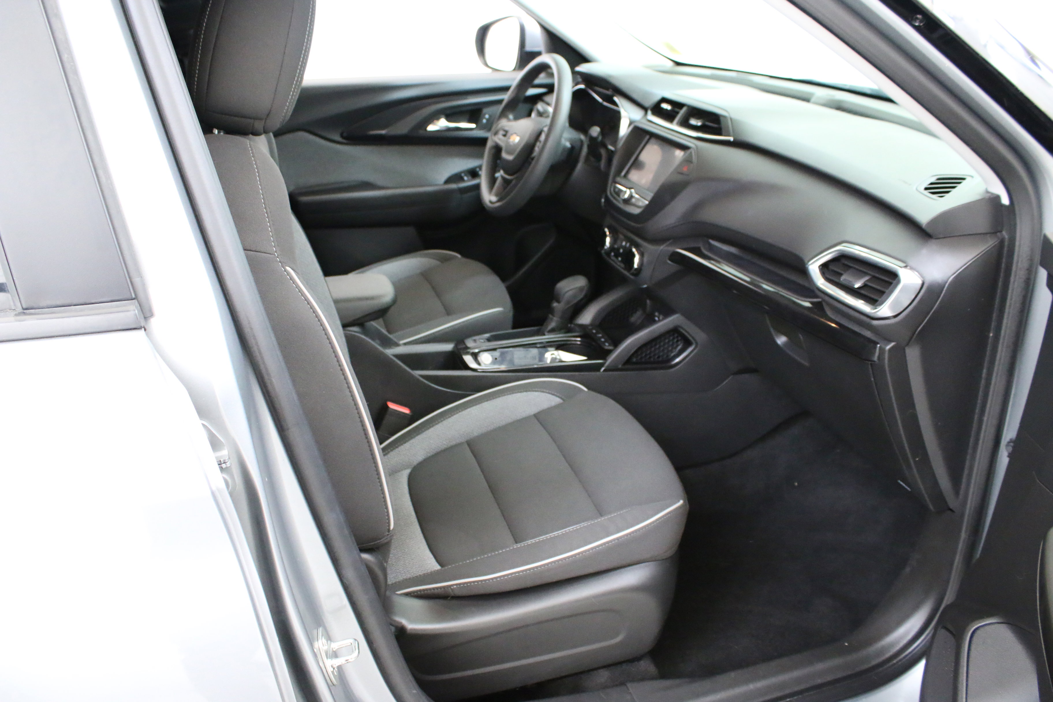 Used 2023 Chevrolet TrailBlazer LT image 45