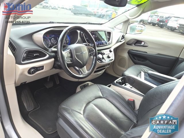 Used 2021 Chrysler Pacifica Touring-L FWD image 17