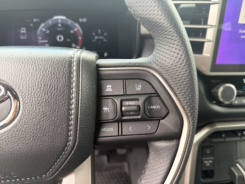 Used 2025 Toyota Tundra Limited AWD/4WD image 30