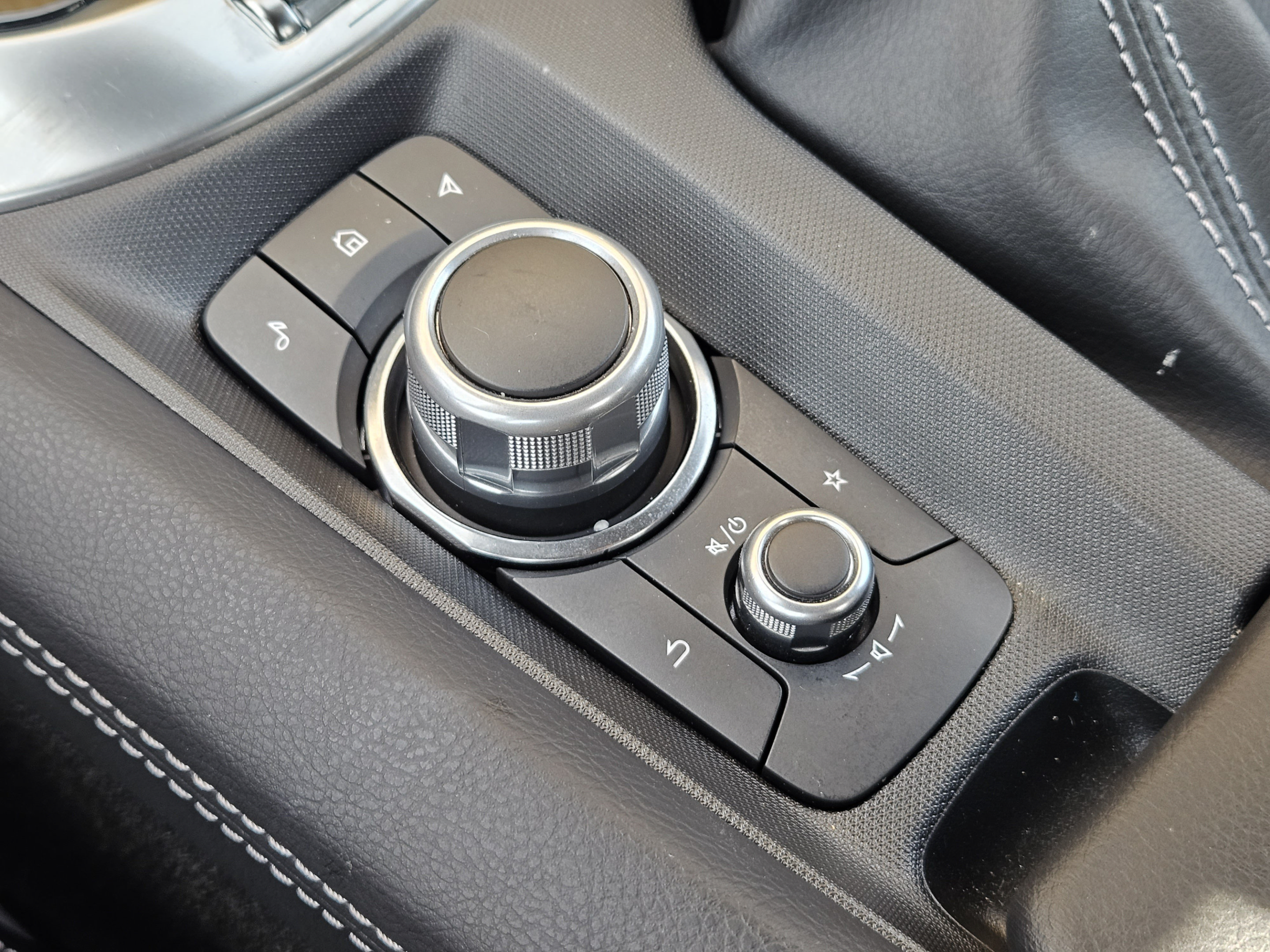 Used 2024 MAZDA MX-5 Miata RF Grand Touring RWD image 19