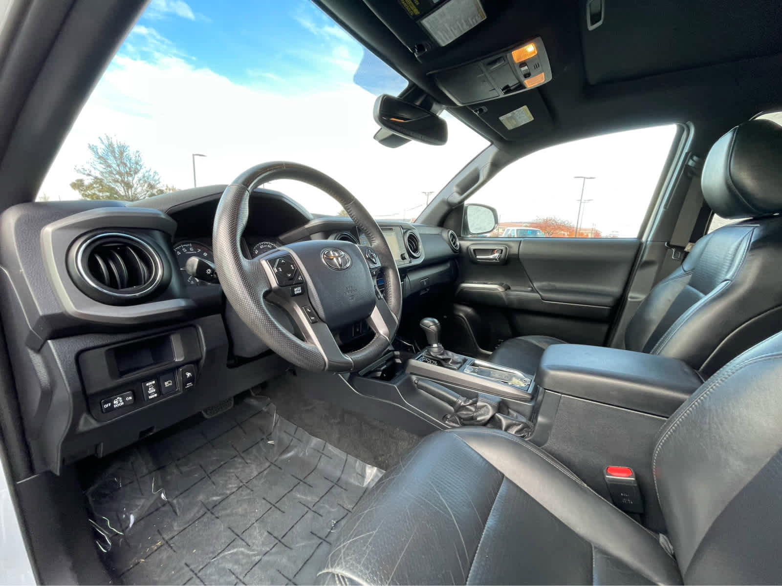 Used 2019 Toyota Tacoma TRD Sport image 2