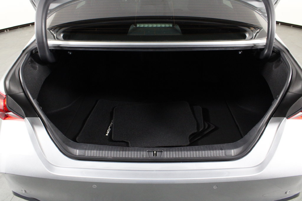 Used 2022 Toyota Avalon Limited w/ Advanced Safety Package FWD image 18