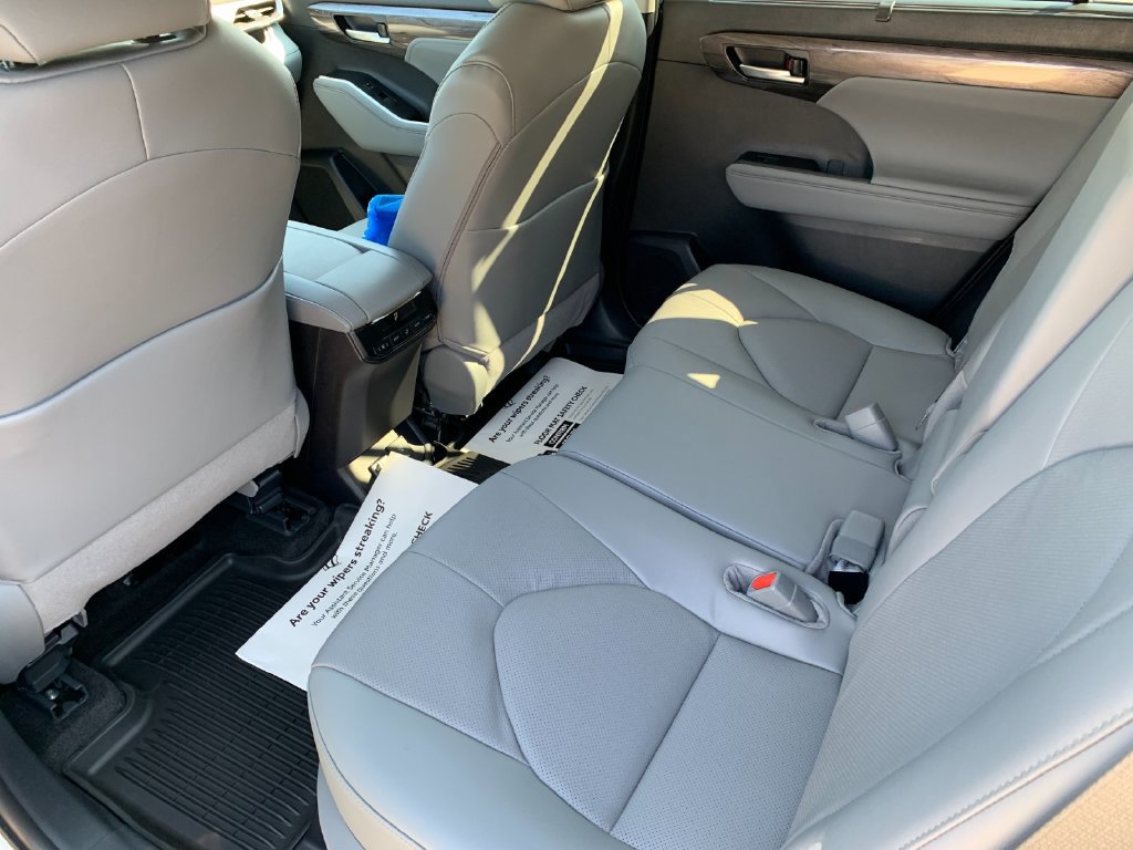 New 2026 Toyota Highlander Limited AWD/4WD image 13