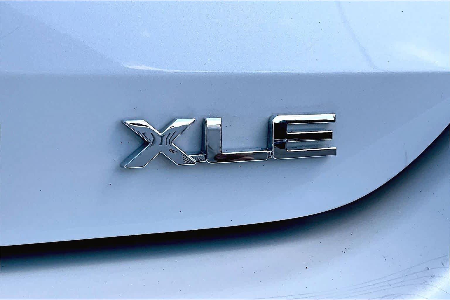 Used 2022 Toyota Highlander XLE AWD/4WD image 9