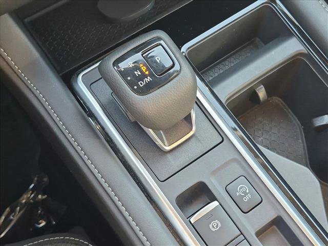 Used 2026 Nissan Pathfinder SL FWD image 12