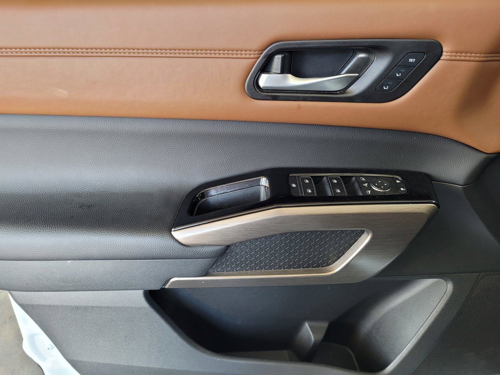 Certified 2025 Nissan Pathfinder Platinum AWD/4WD image 17