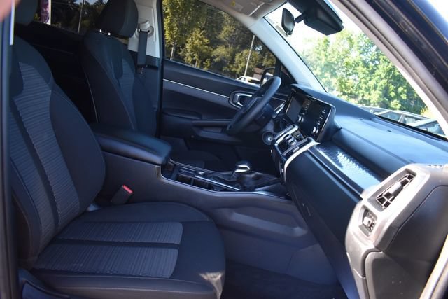 Certified 2023 Kia Sorento LX AWD/4WD image 13