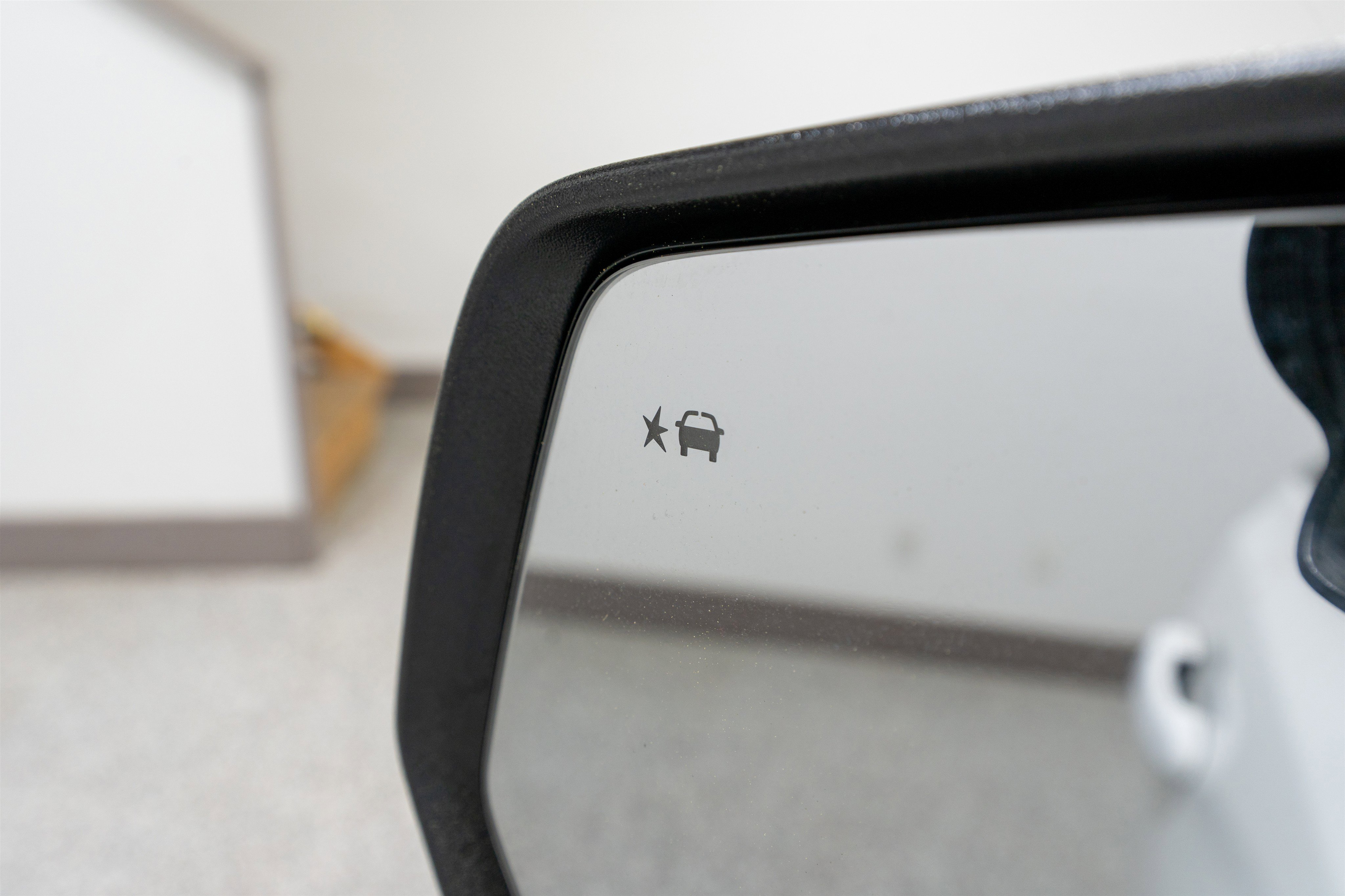 Used 2021 GMC Acadia SLE w/ Elevation Edition image 13