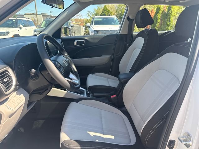 Certified 2022 Hyundai Venue SEL w/ Cargo Package image 9