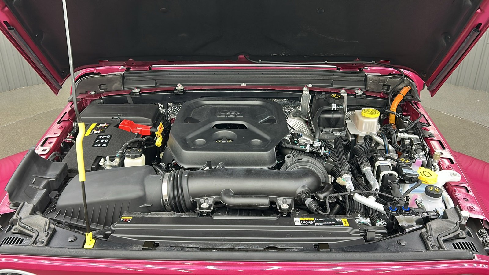 Used 2024 Jeep Wrangler Unlimited Sahara w/ Safety Group image 19