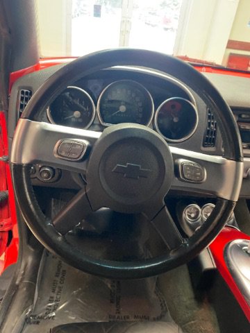 Used 2004 Chevrolet SSR w/ Preferred Equipment Group RWD image 17