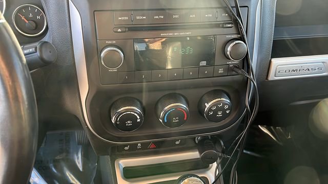 Used 2014 Jeep Compass Latitude image 12