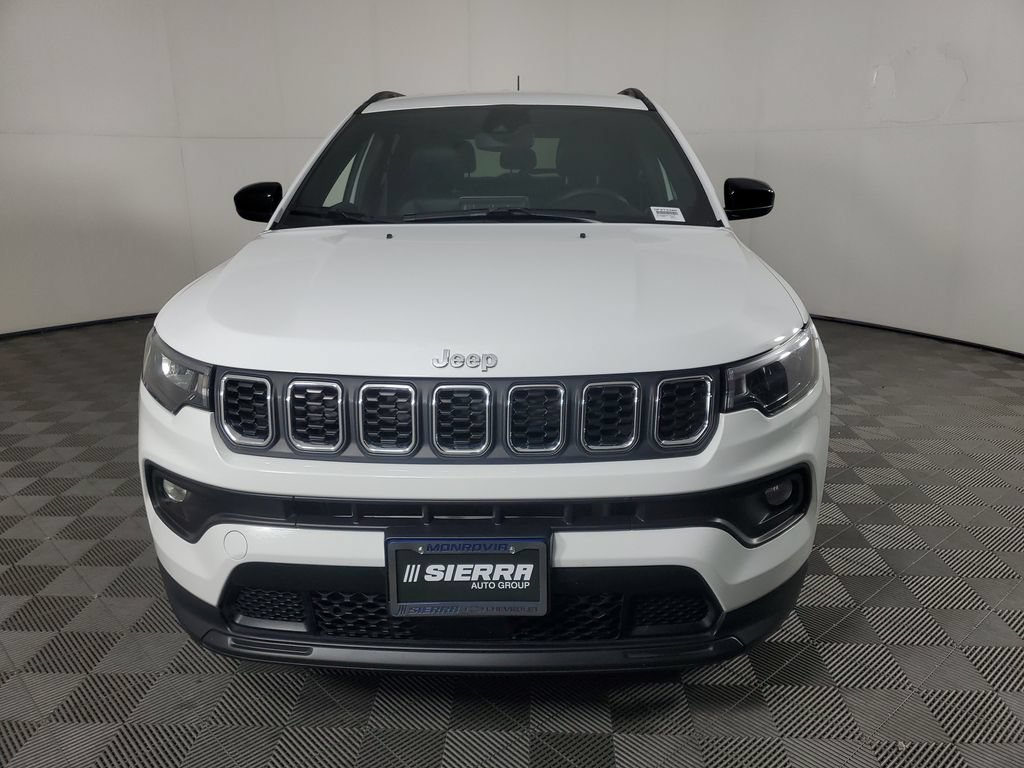 Used 2025 Jeep Compass Latitude AWD/4WD image 9