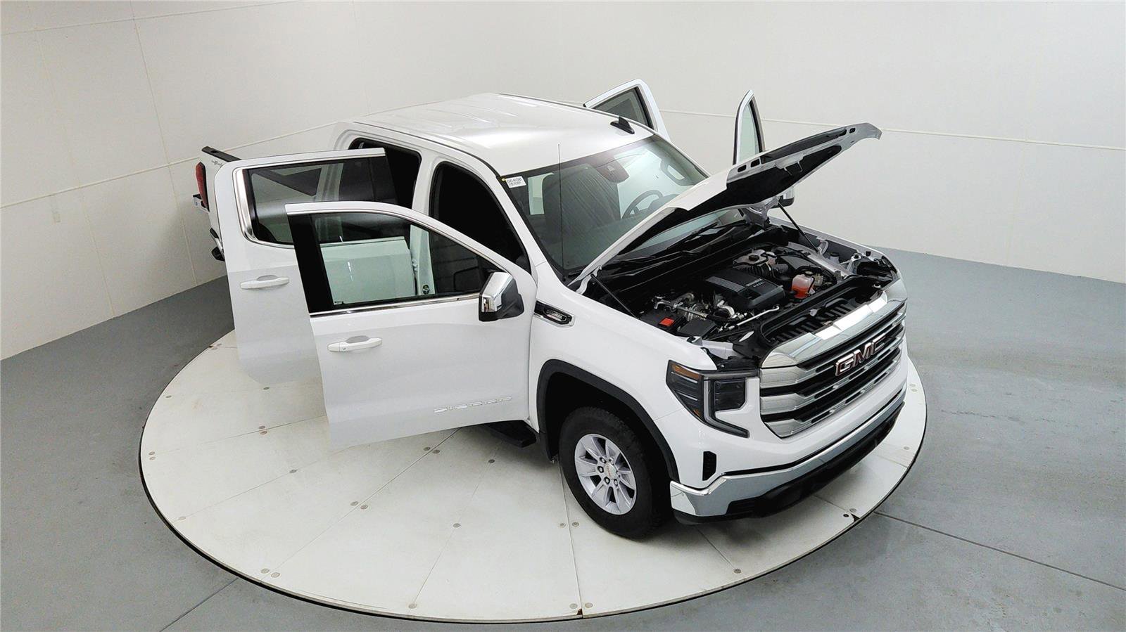 New 2026 GMC Sierra 1500 SLE image 15