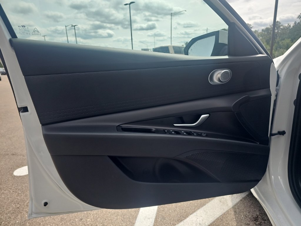 New 2026 Hyundai Elantra SE FWD image 10