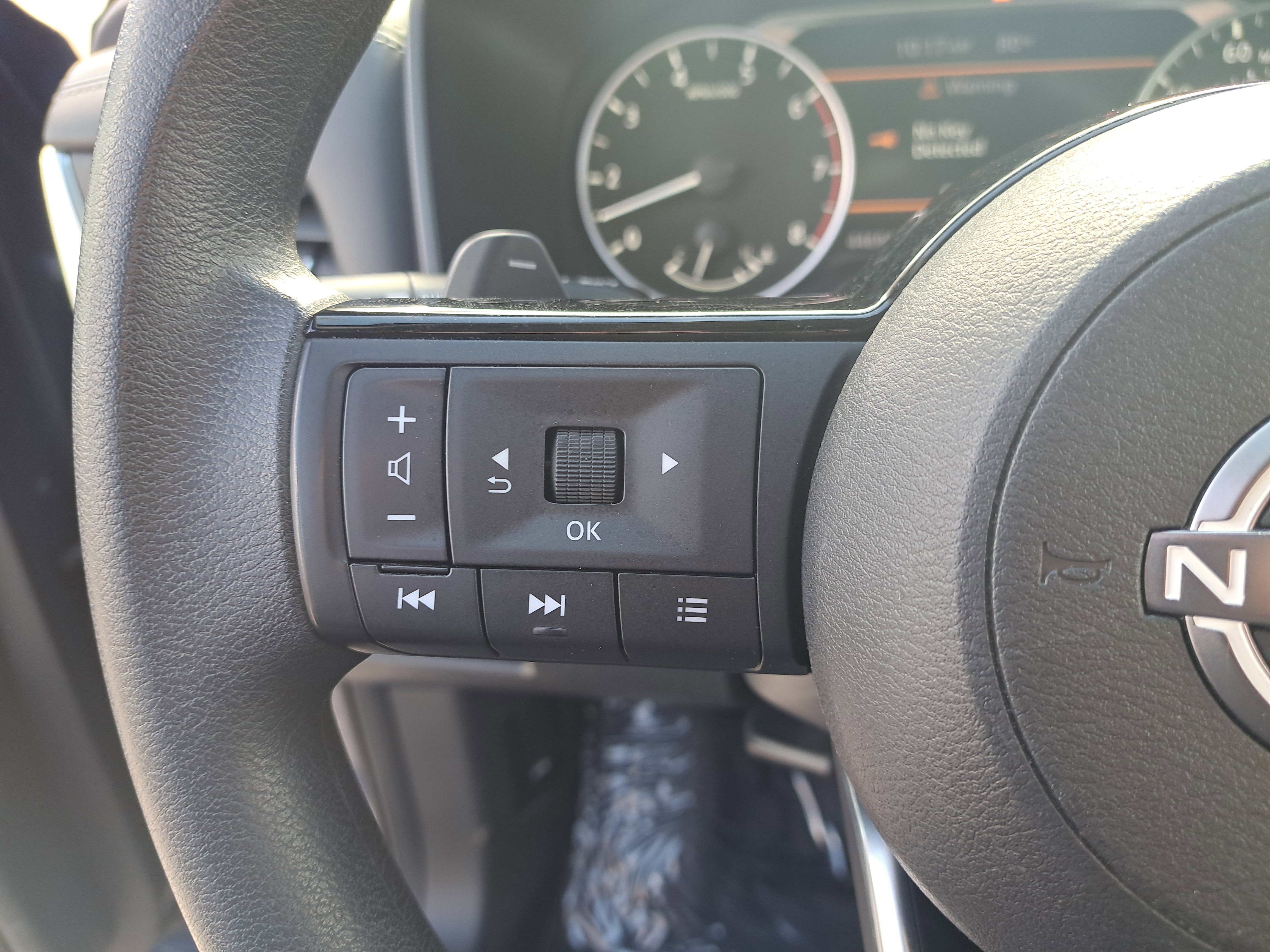 Certified 2023 Nissan Rogue SV image 21