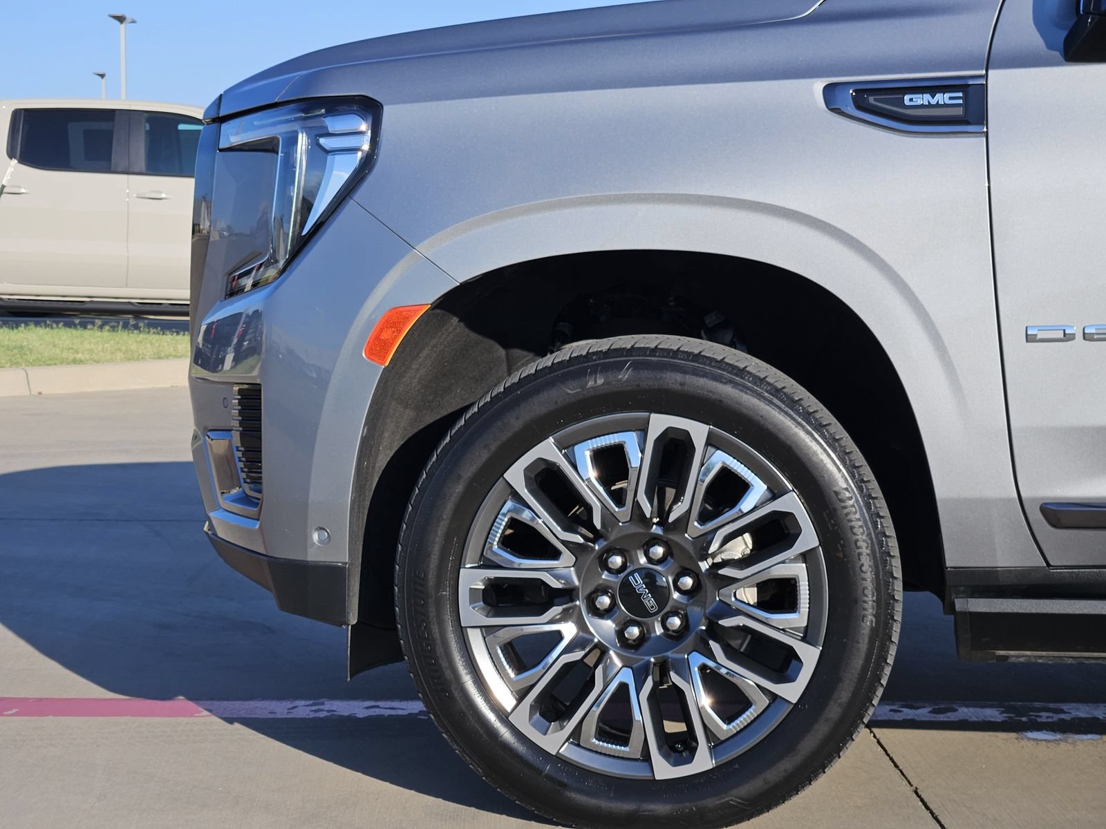 Used 2024 GMC Yukon Denali Ultimate AWD/4WD image 12