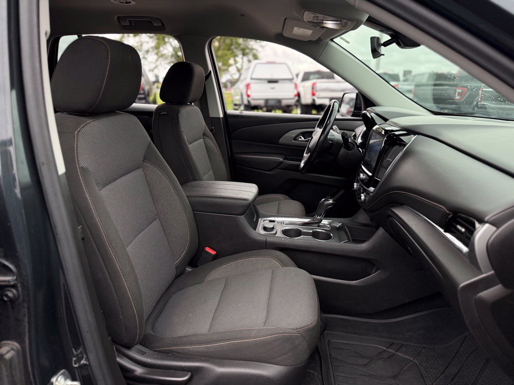 Used 2020 Chevrolet Traverse LT w/ Driver Confidence II Package AWD/4WD image 12