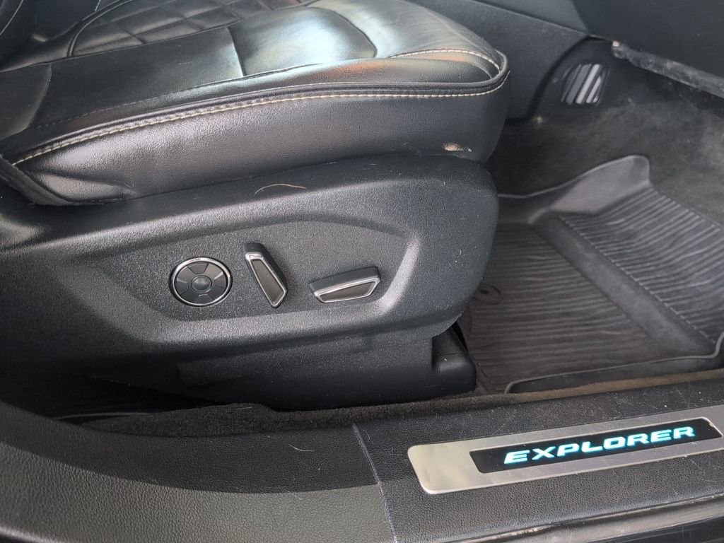 Used 2018 Ford Explorer Platinum AWD/4WD image 49
