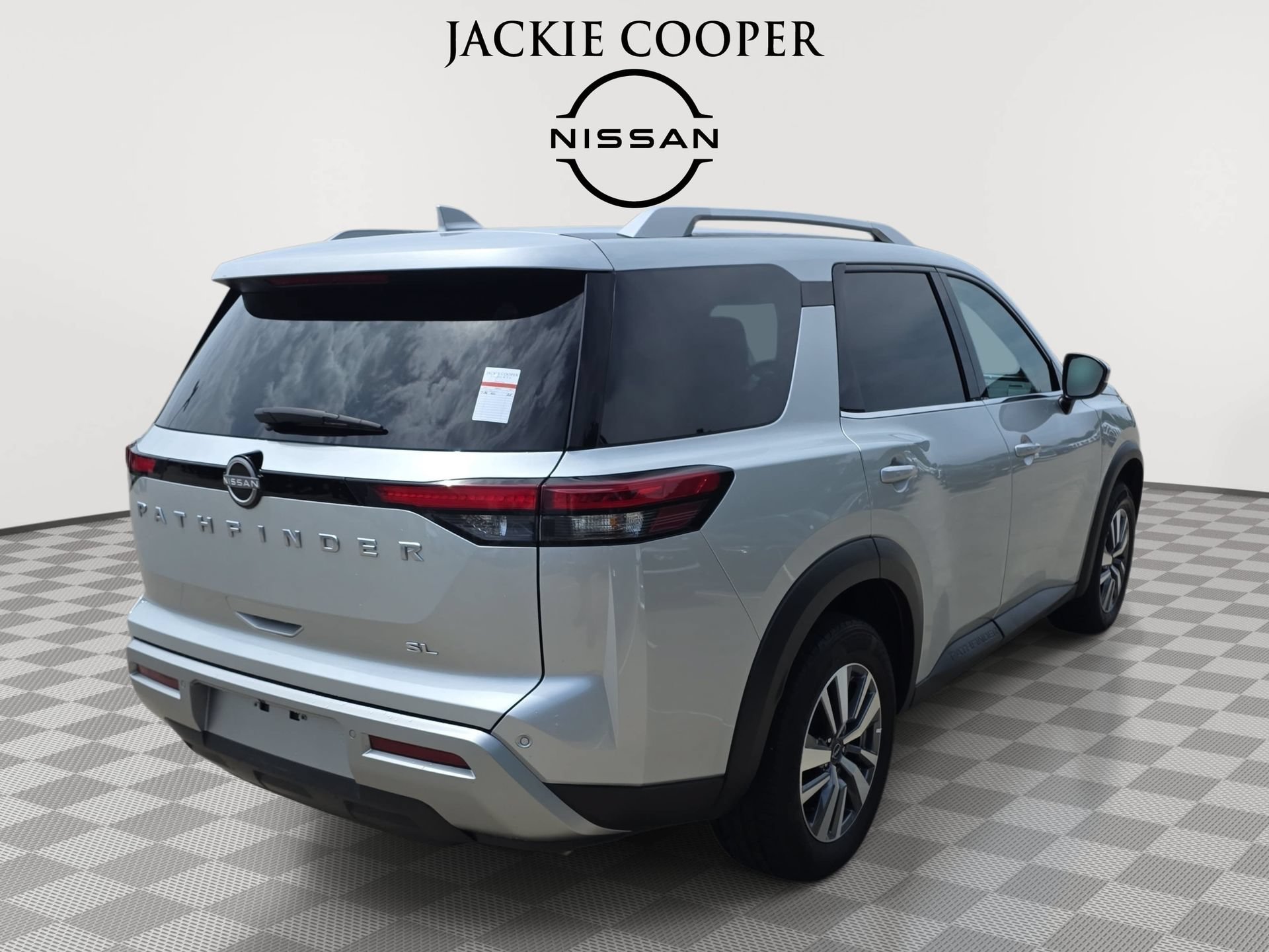 Used 2025 Nissan Pathfinder SL FWD image 5