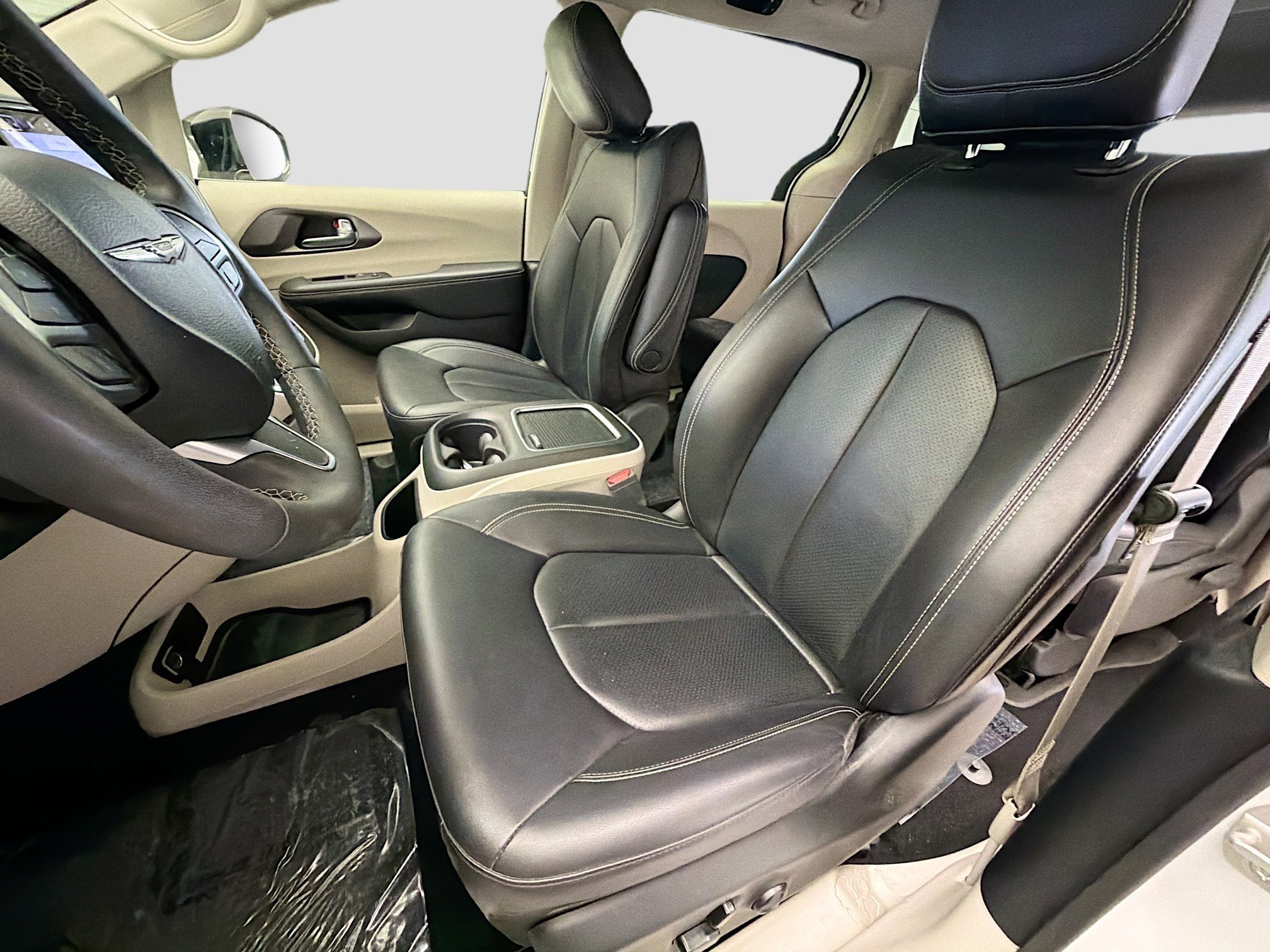 Used 2024 Chrysler Pacifica Select image 11