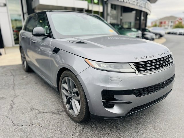Used 2024 Land Rover Range Rover Sport SE image 3