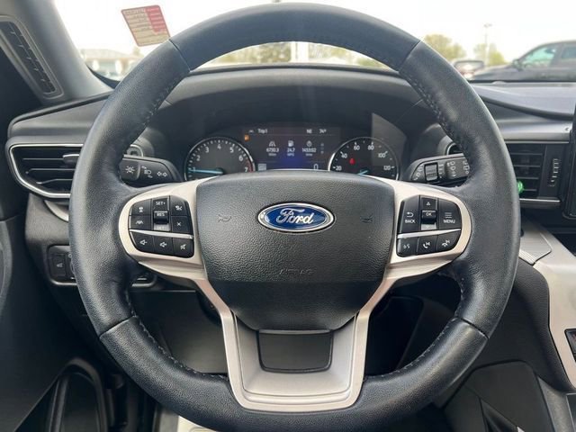 Used 2022 Ford Explorer XLT w/ Equipment Group 202A image 11