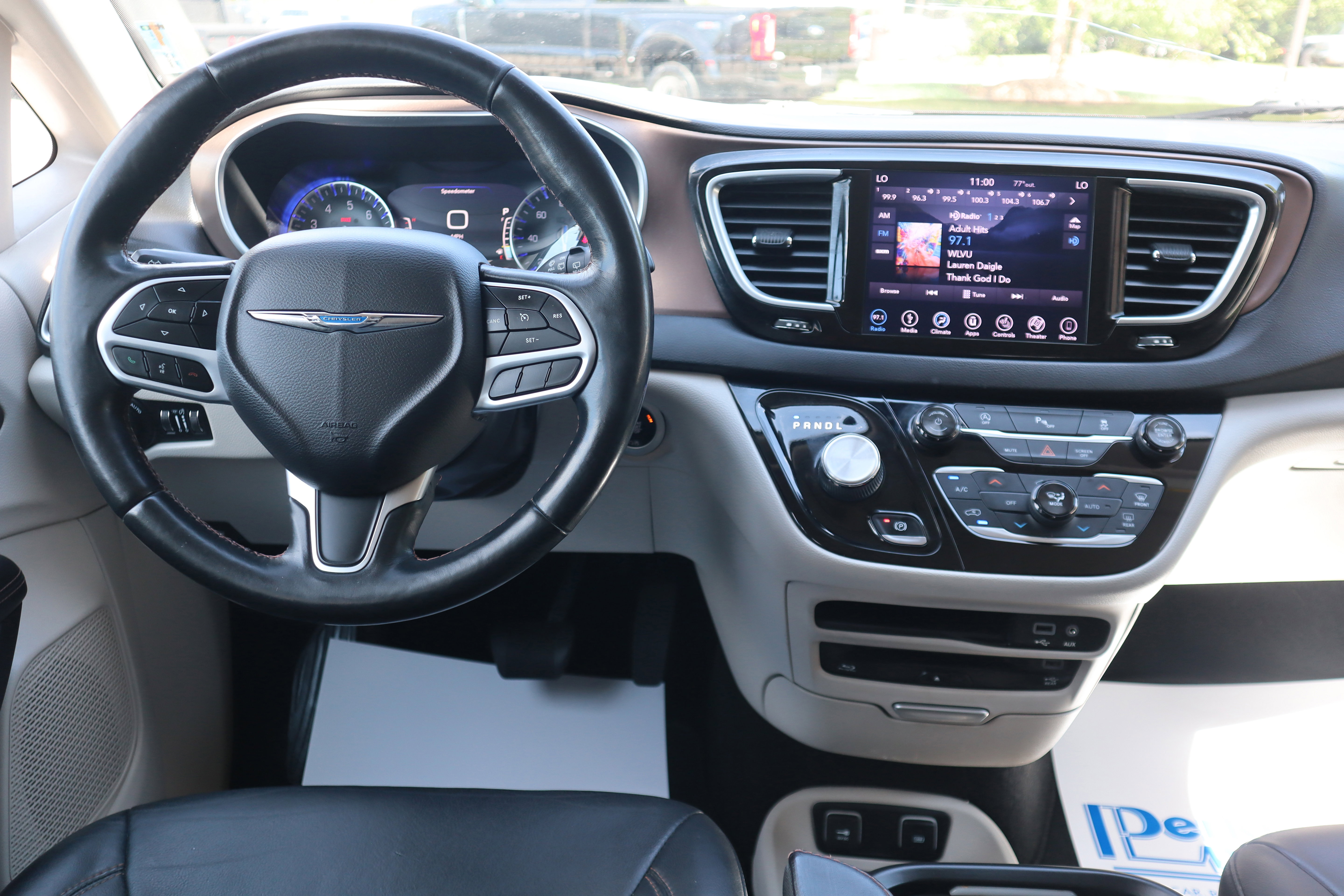 Used 2018 Chrysler Pacifica Touring-L Plus FWD image 12