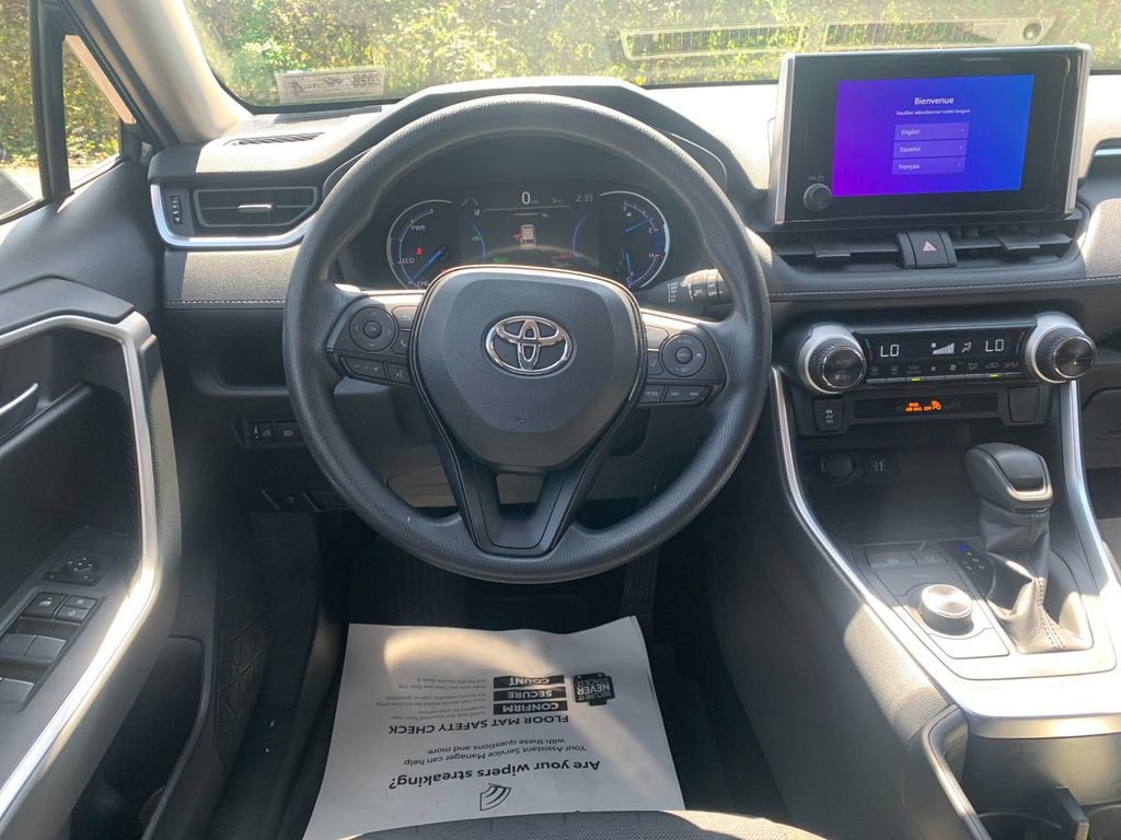 Used 2025 Toyota RAV4 XLE AWD/4WD image 17